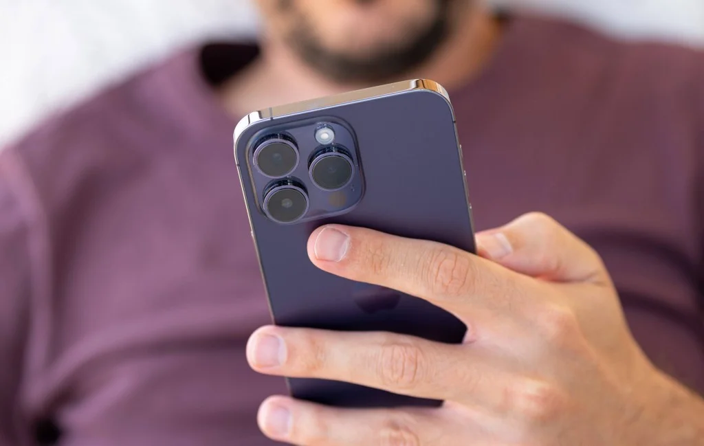 Дзеркальні грані хірургічної сталі iPhone 14 Pro Max