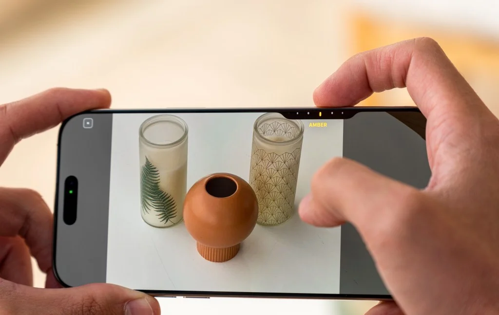 Створення фотографій за допомогою кнопки Camera Control на iPhone 16