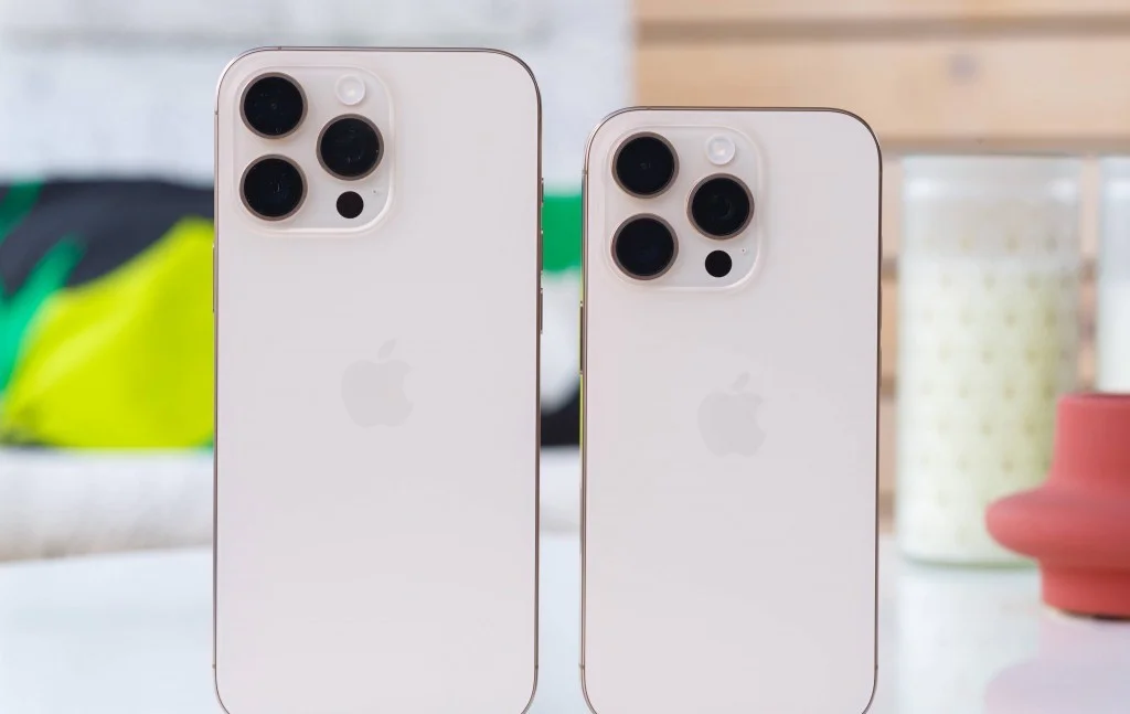 Порівняння зручності використання iPhone 16 Pro однією рукою