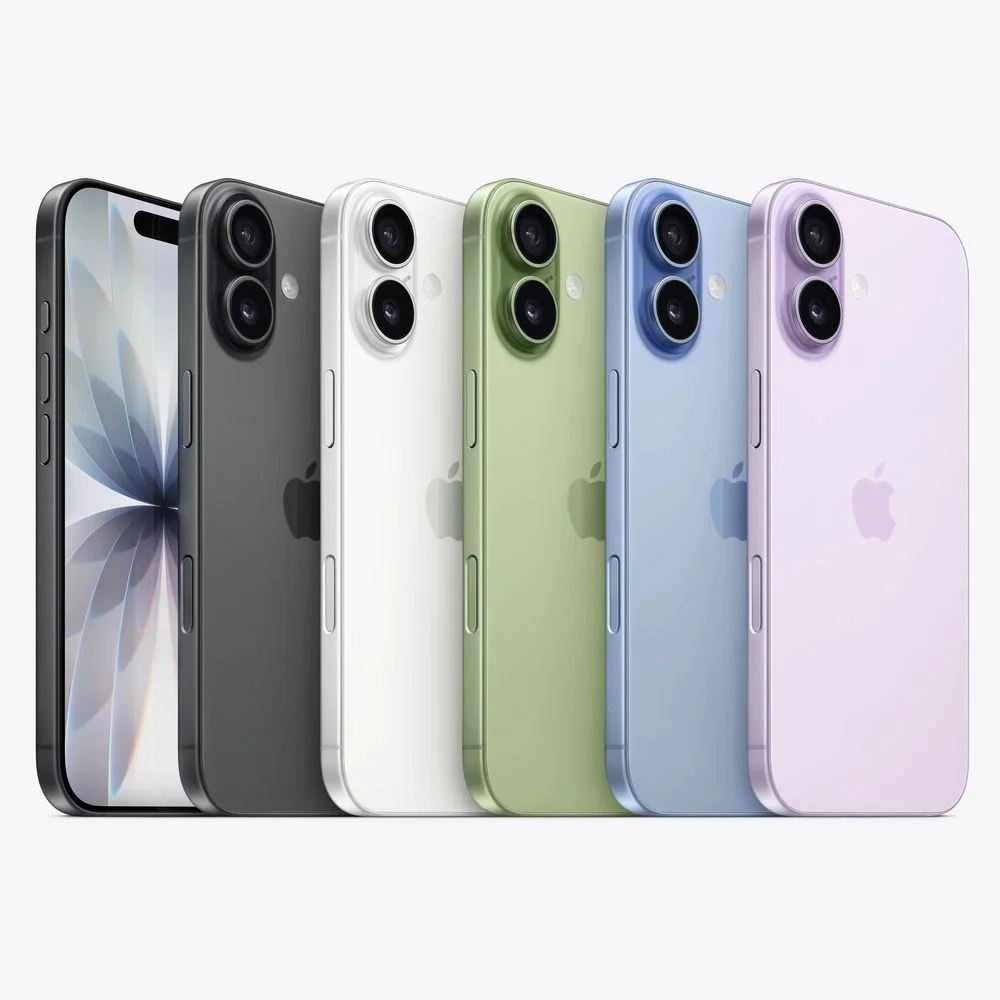 Базовий смартфон Apple iPhone 17 в оригінальному кольорі